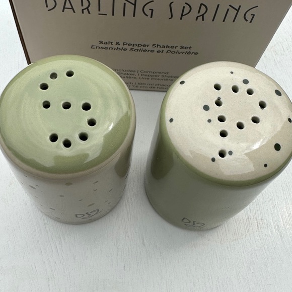NIB Darling Spring Premium Stoneware Salt & Pepper Shakers - Picture 5 of 13
